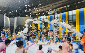 佛祖岭街道谷尚居社区开展“夏日狂欢·水悦童年”夏日亲子纳凉活动