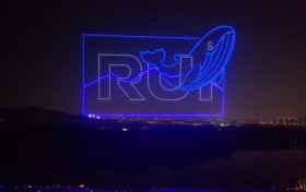 跨越山海见团圆！瑞众保险无人机光影秀点亮金陵夜