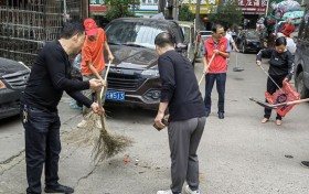湖南省冷水江市水利局开展“迎国庆 度中秋”环境卫生清洁志愿服务活动